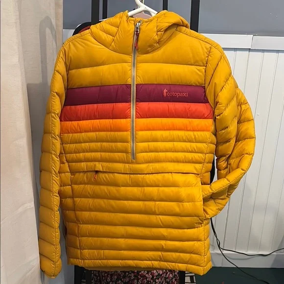 Women’s Cotopaxi Down hoodie - Picture 2 of 6